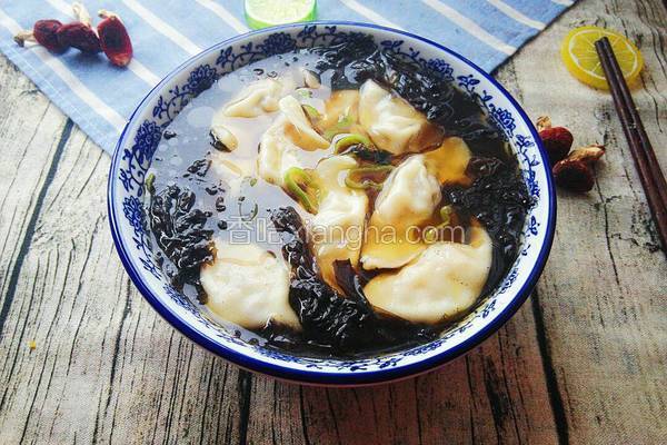 香菇猪肉酸汤水饺（无辣）