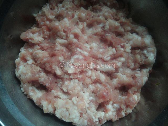 猪前腿肉剁成泥