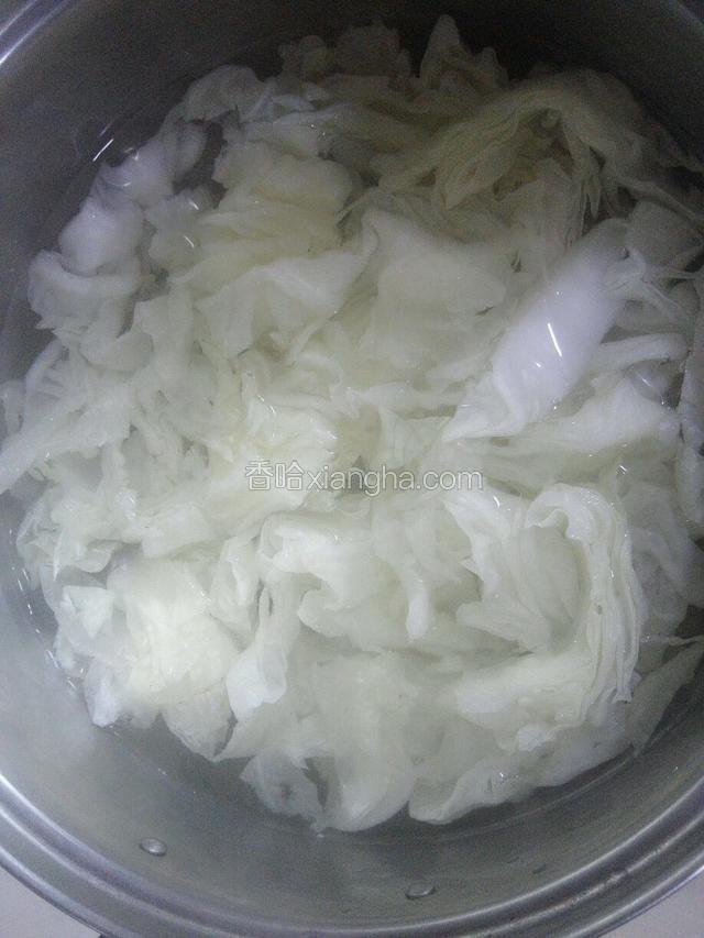 白菜煮软取出
