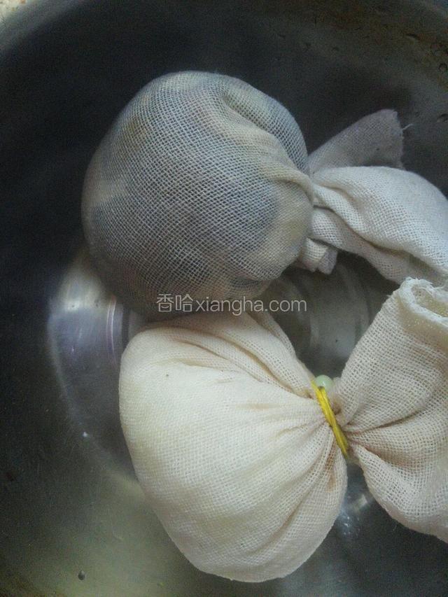 抱紧挤出水分