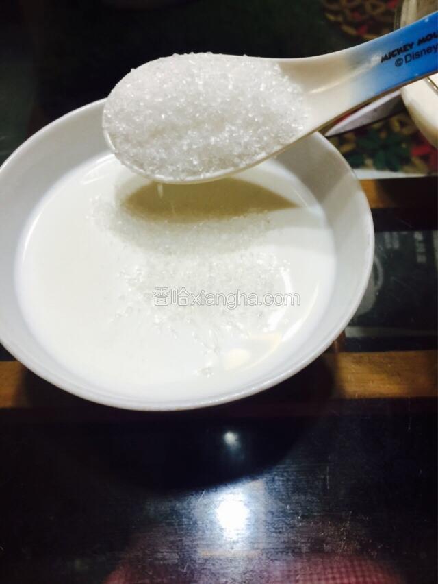 牛奶加热后加白砂糖搅拌