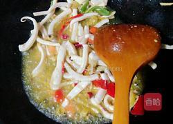 香芹炒鱿鱼的做法图解3