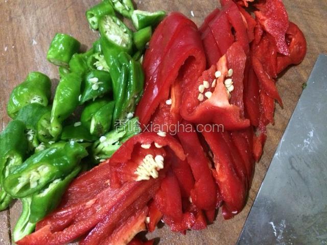 青椒红椒切块