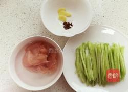 黄瓜鸡丝凉拌菜的做法图解1