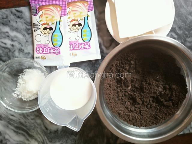 准备材料，还有200克的淡奶油