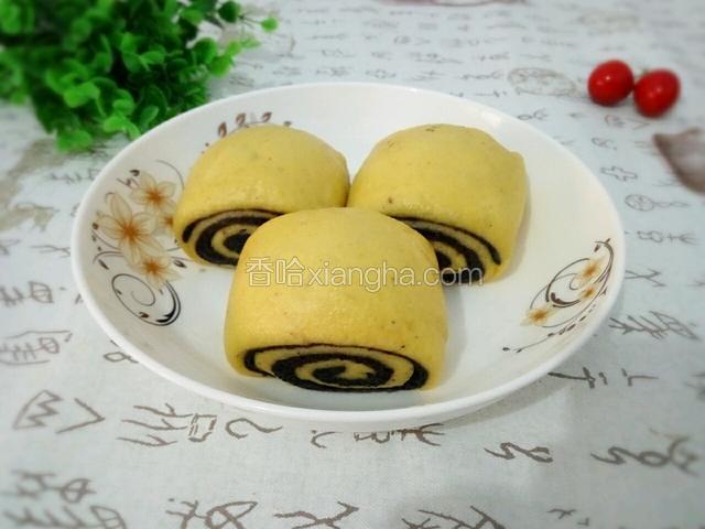 南瓜黑米卷