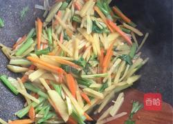土豆芹菜胡萝卜条的做法图解3