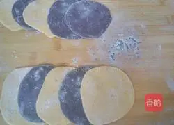 Illustration of how to make rose rolls 10