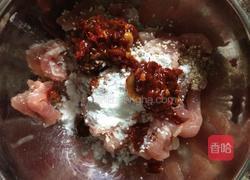 茭白炒肉的做法图解3