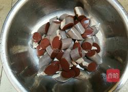 炒猪血肠的做法图解2
