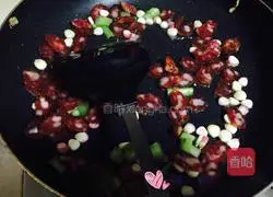 Cantonese Sausage Braised Rice Recipe Illustration 3