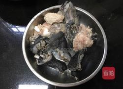 乌鸡椰子花胶汤的做法图解2