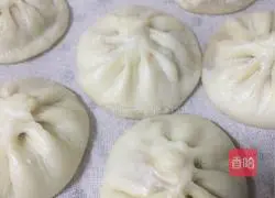 Illustration of how to make pork and green onion buns 6