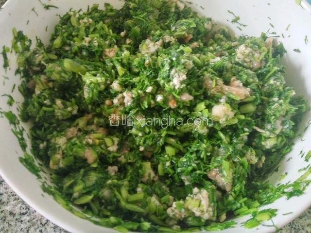 用筷子搅拌均匀