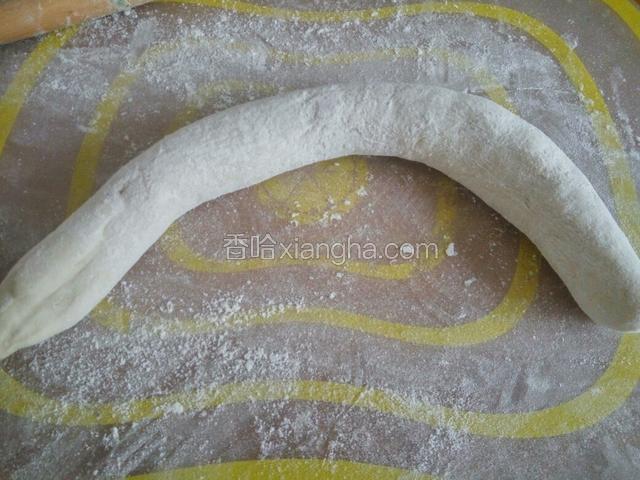 提前和好的面，搓成长条