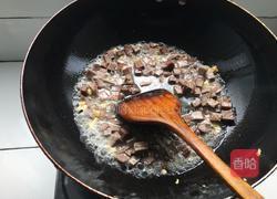 卤牛肉炒黄瓜胡萝卜的做法图解6