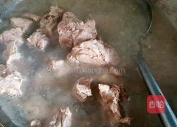 脊骨土豆海鲜锅的做法图解1