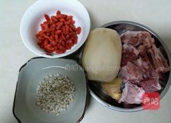 莲藕薏米排骨汤的做法图解1