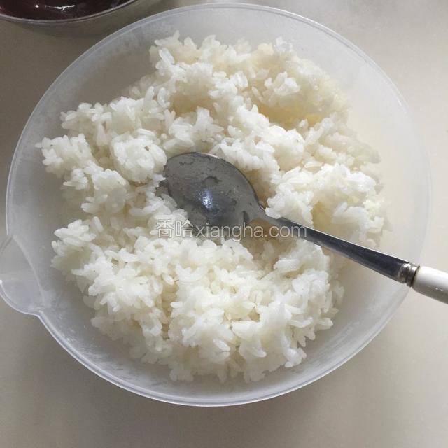 大米和糯米洗净蒸熟