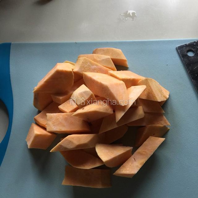 红薯洗净去皮后切块