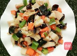 木耳红萝卜炒藕丁的做法图解3