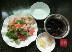 木耳红萝卜炒藕丁的做法图解1
