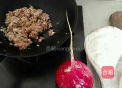 Illustration of how to make stuffed dumplings with mutton and radish 1