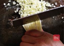 韭菜黄香菇猪肉饺子（附带详细包饺子步骤）的做法图解2