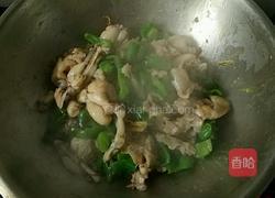 青椒划牛蛙的做法图解3