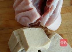 五花肉烧冻豆腐的做法图解1