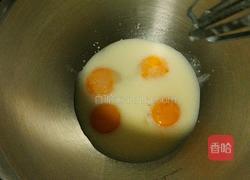 葡萄干樱桃果酱蛋糕卷~抹茶双色蛋糕卷的做法图解5