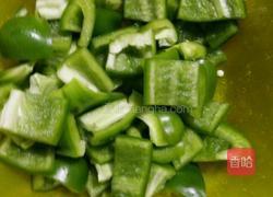 腊肉炒油豆腐的做法图解1