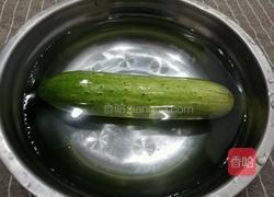 青瓜炒鸡蛋的做法图解1