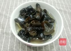 佛手瓜炒木耳的做法图解2