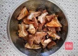 Illustration of how to make spicy fish mouth 1