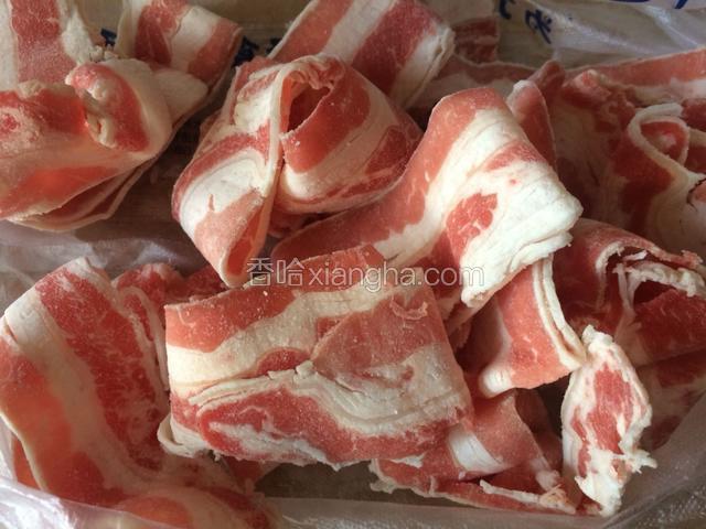 手切的肥牛片，这个肉片微厚，片大，吃着过瘾