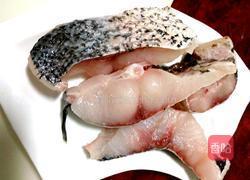 鲢鱼酸笋的做法图解1