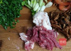 大蒜炒年糕的做法图解3