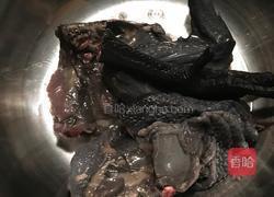 板栗乌鸡汤的做法图解1