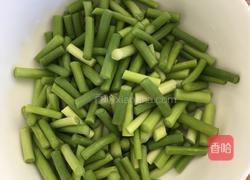 蒜苗炒肉的做法图解2