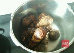 猪血炆芋子的做法图解1