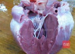 清炖猪心汤的做法图解1