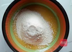 戚风蛋糕的做法图解4