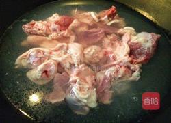 板栗焖猪脚的做法图解2