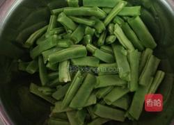 肉片炒豆角的做法图解1
