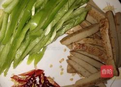 豆干青椒炒肉丝的做法图解3