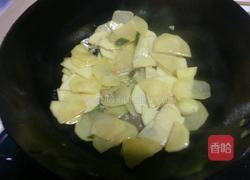 韭菜炒土豆片的做法图解5