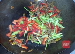 芹菜甜椒炒鸭心的做法图解4