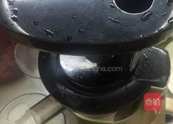 杏仁牛奶香蕉汁的做法图解3