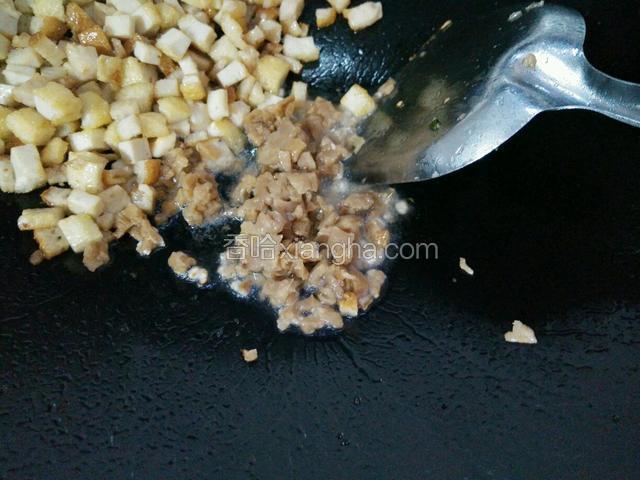 再下萝卜干炒一下